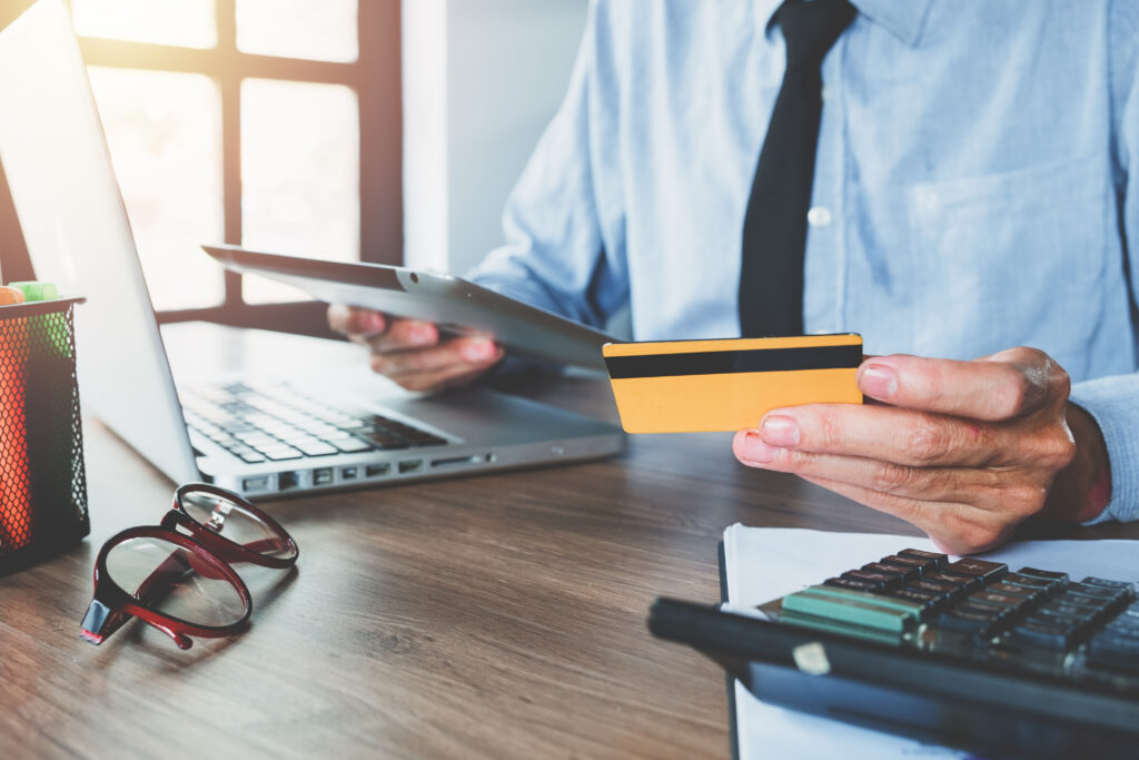 Czy warto mieć konto firmowe?